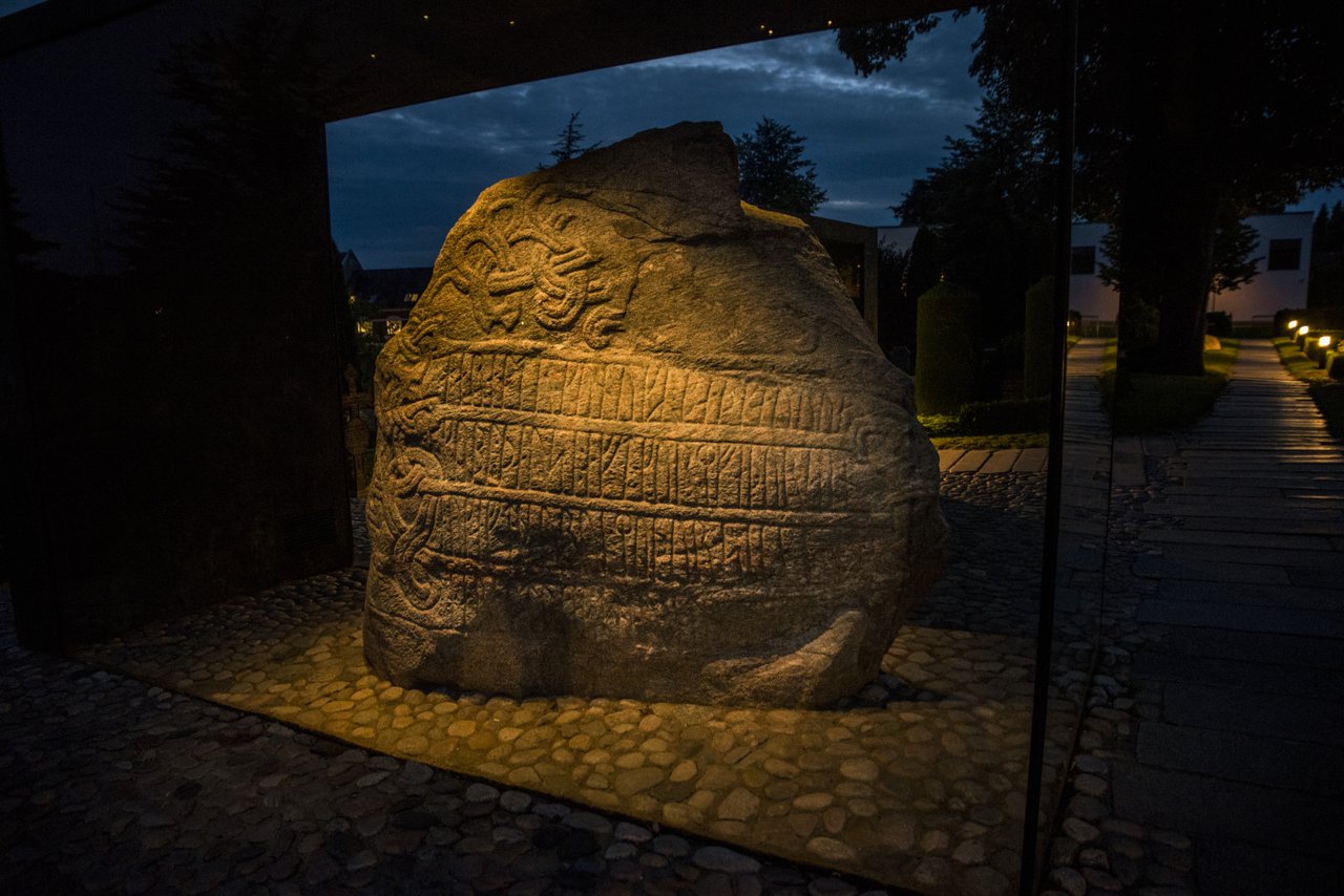 Kongernes Jelling Rune Stone Medium